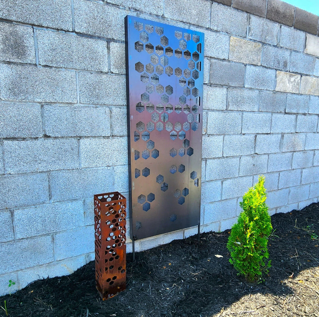 Beehive Metal Privacy Screen – Decorative Outdoor Garden Privacy Panel