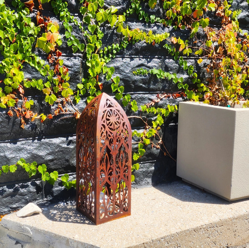 Gothic Metal Garden Column – Cathedral-Style Outdoor & Decorative Accent