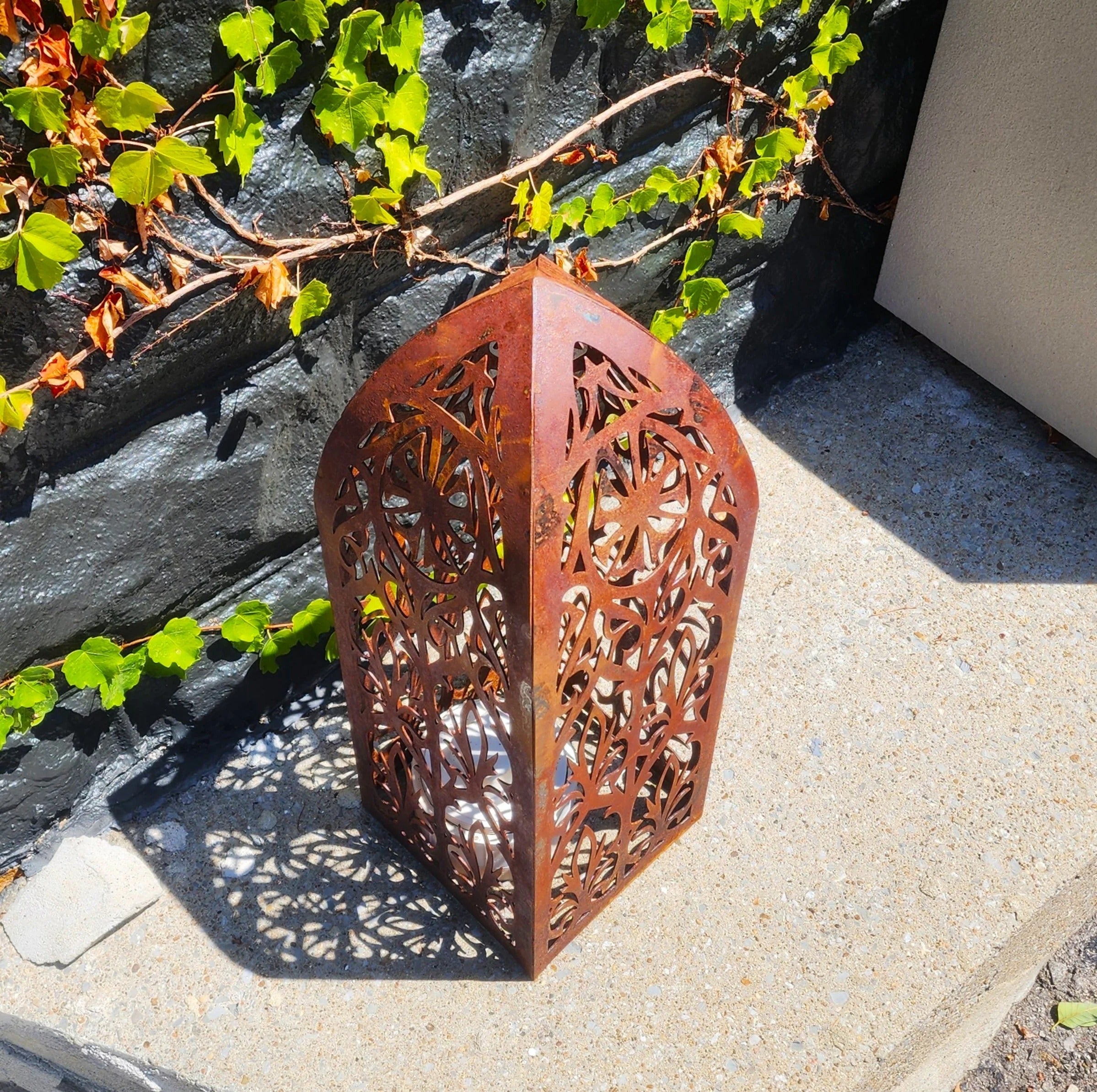 Gothic Metal Garden Column – Cathedral-Style Outdoor & Decorative Accent